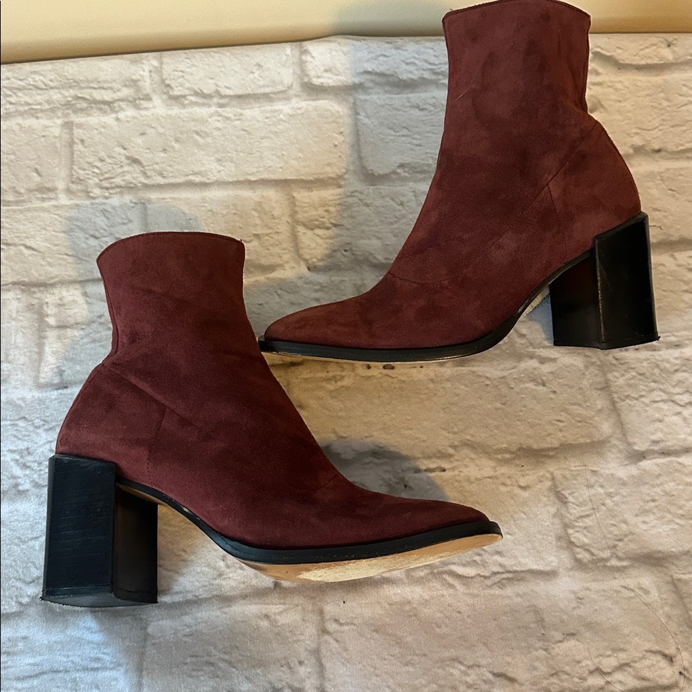 Jonathan Martin Burgundy Velvet Women’s Booties Size 7